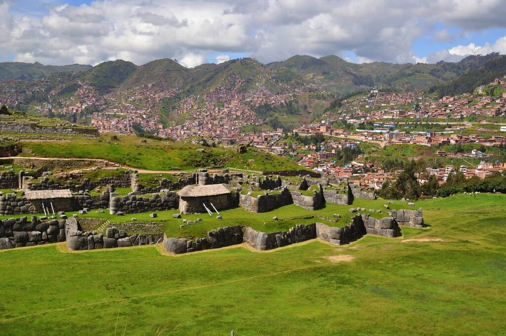 Centro arqueológico de Sacsayhuamán, uma das atrações próximas ao mirante do Cristo Branco