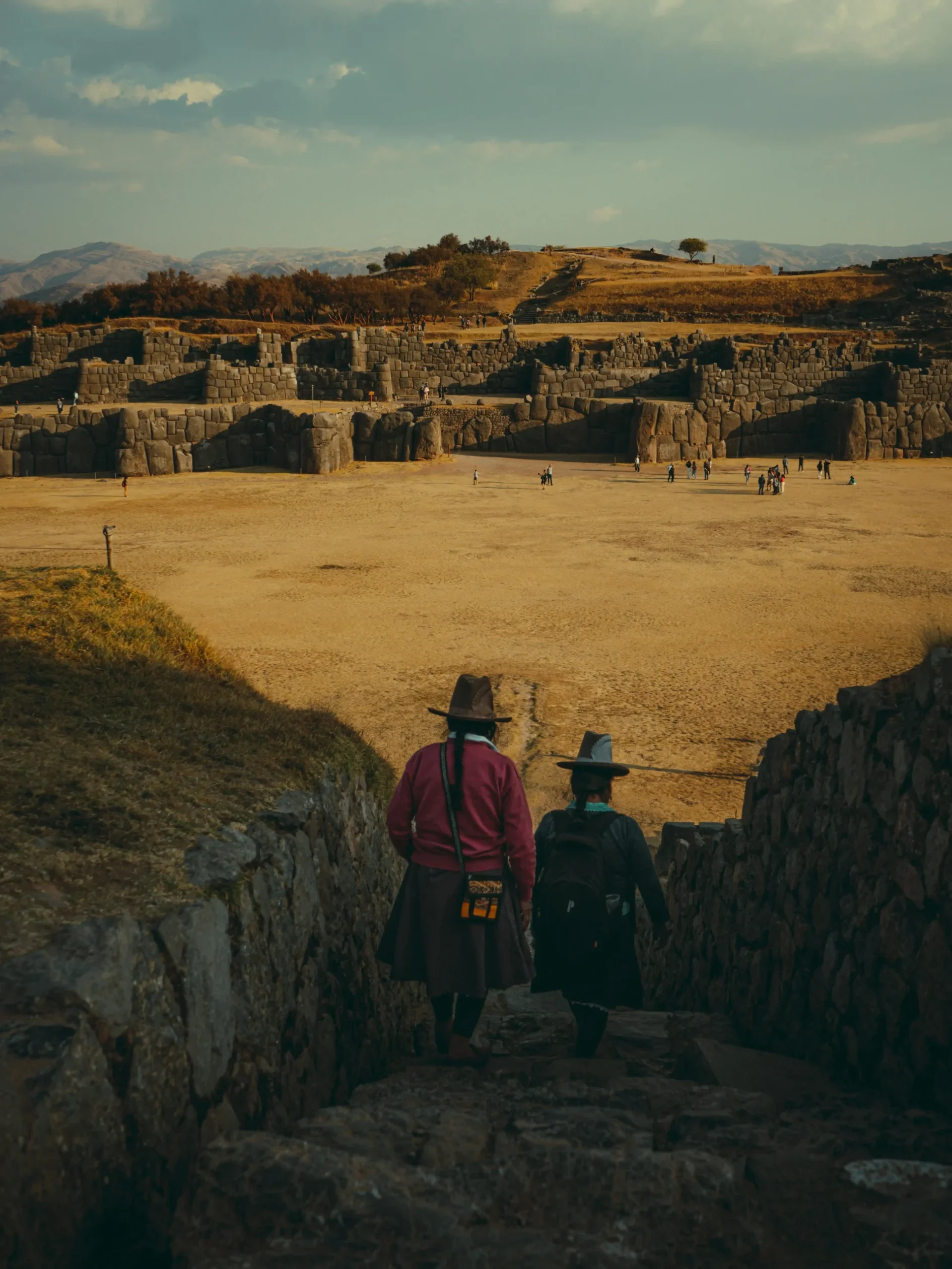 Ladies touring the Sacsayhuamán archaeological site