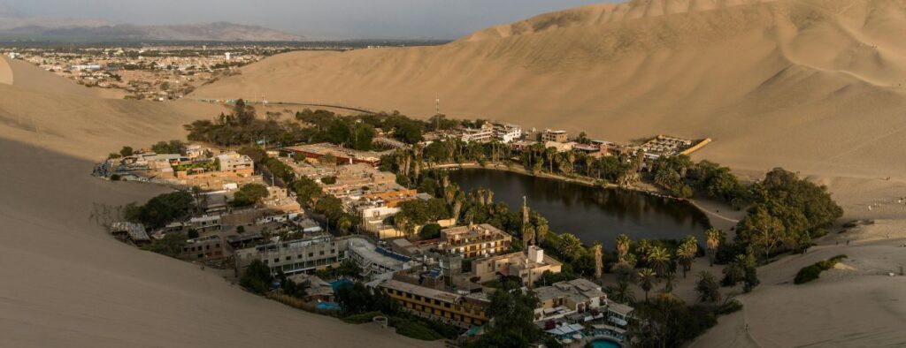 Pôr do sol no Oasis de Huacachina