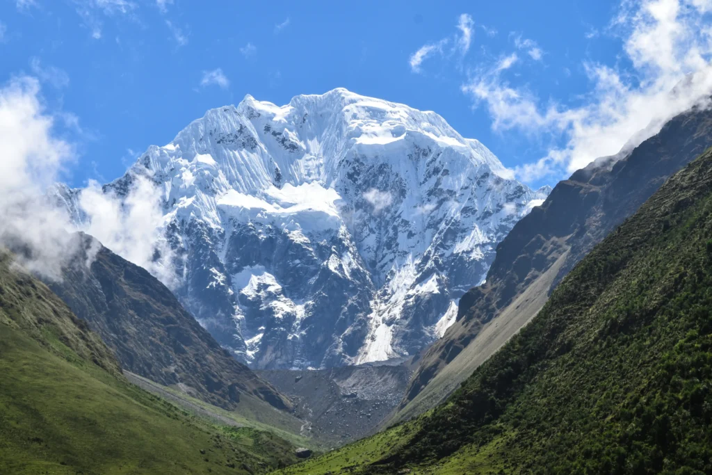 A impressionante montanha Salkantay