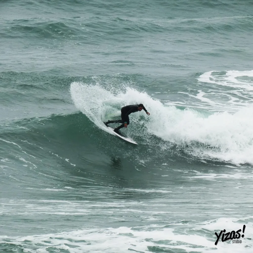 Surfista na praia de Caballeros