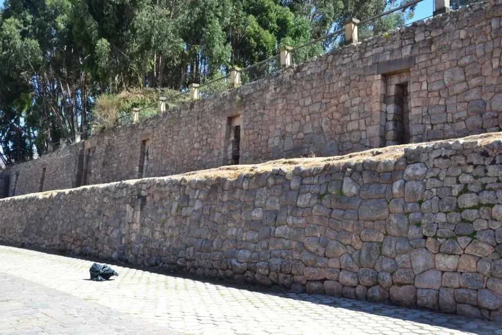 Colcampata, um templo inca situado na parte alta de Cusco