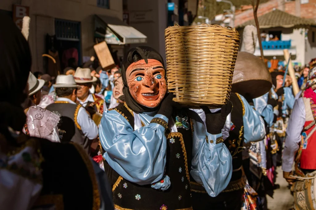 Aproveite as festividades locais em sua viagem ao Peru