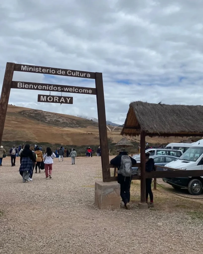 Tourists at the entrance of the Moray archaeological zone