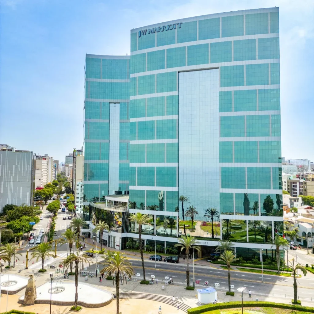 O hotel JW Marriott no distrito de Miraflores, Lima