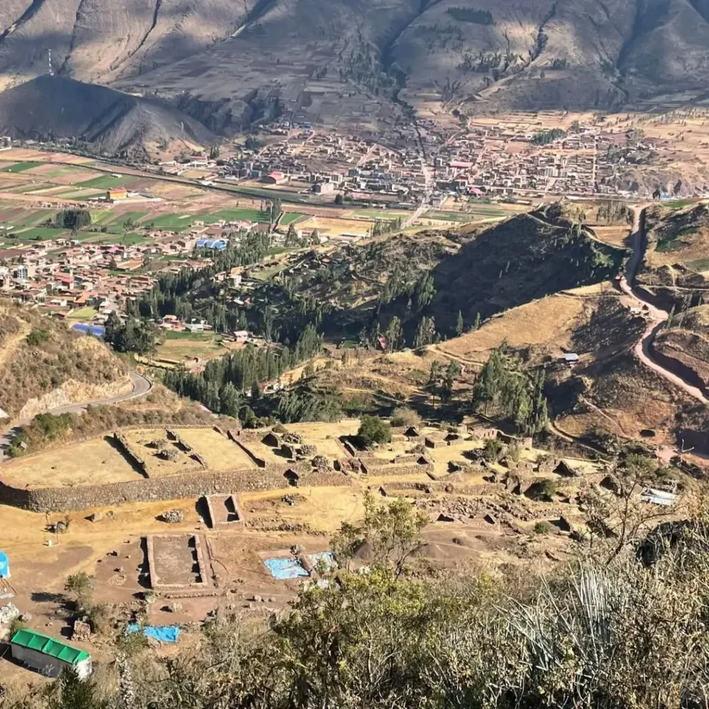 Vista do complexo arqueológico de Tipón desde a zona alta