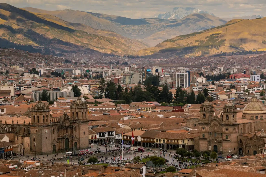 Vista bonita da Plaza de Armas da cidade de Cusco