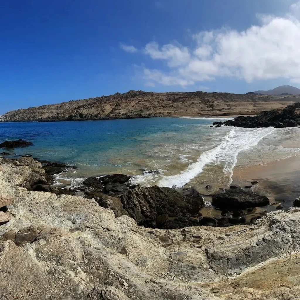 A maravilhosa praia de Puerto Inka