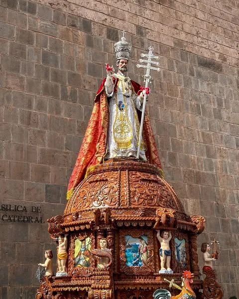 San Pedro en las calles principales del Cusco por la festividad del Corpus Christi