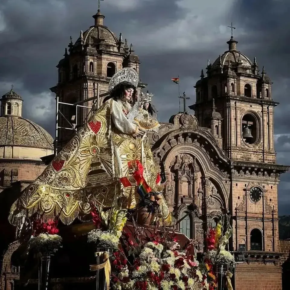 Santa Ana en la plaza de armas del Cusco por la festividad del Corpus Christi