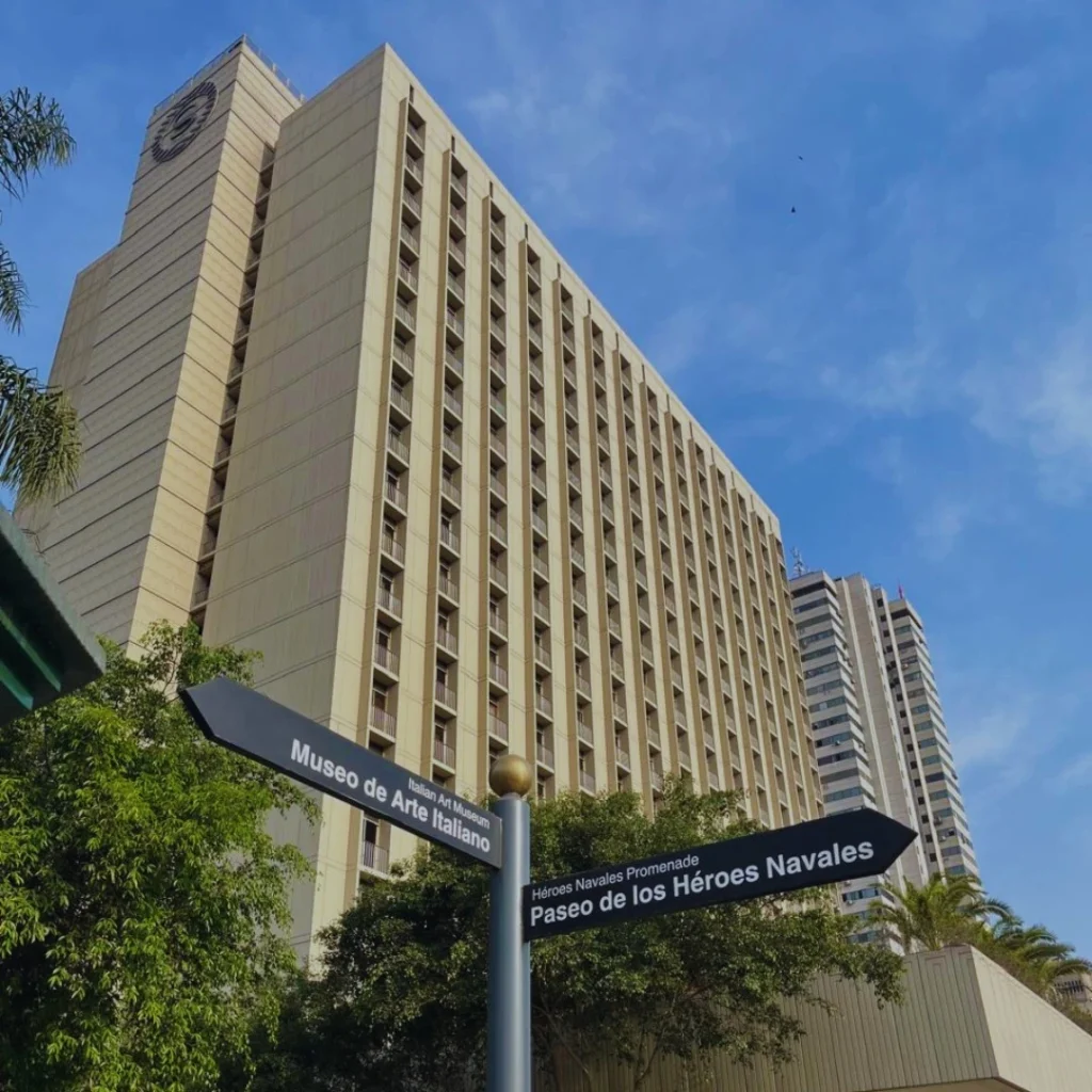 O hotel Sheraton Lima no centro histórico de Lima