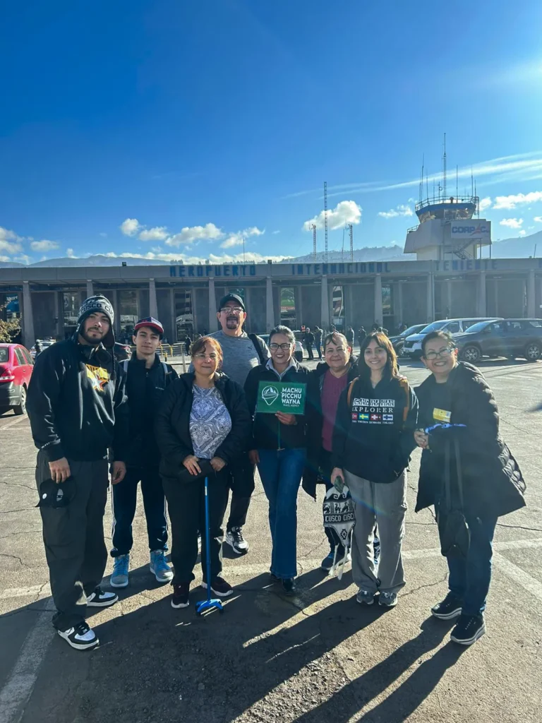 Coleta de turistas no aeroporto de Cusco