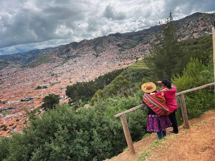 Uma vista incrível da cidade de Cusco a partir do mirante do Cristo Branco