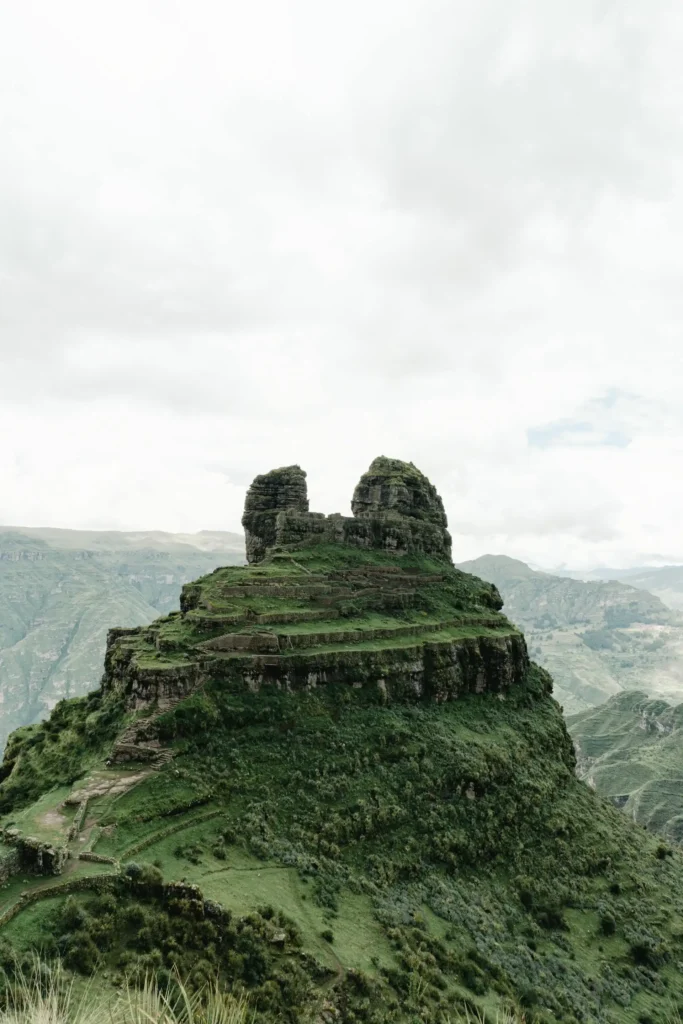 The spectacular landscape of Waqrapukara