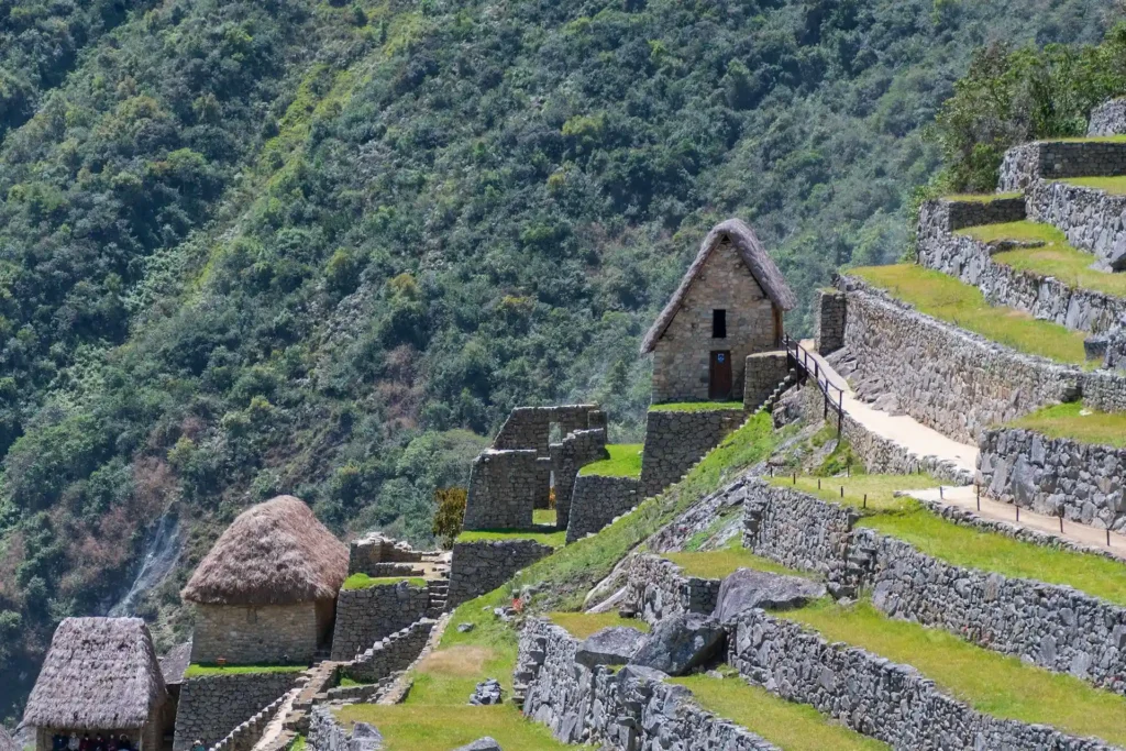 andenesCasasMachuPicchu