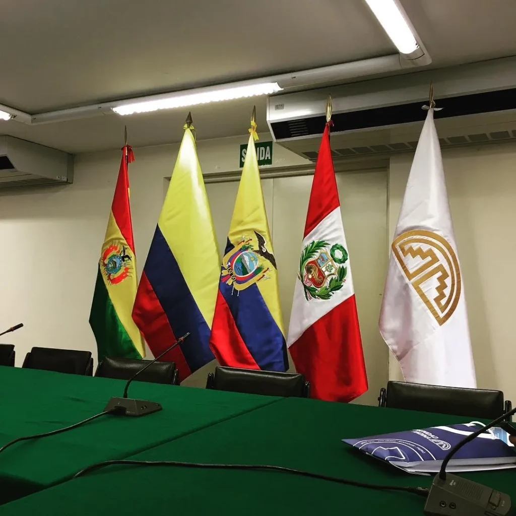 Bandeiras da Comunidade Andina CAN (Bolívia, Equador, Colômbia, Peru)