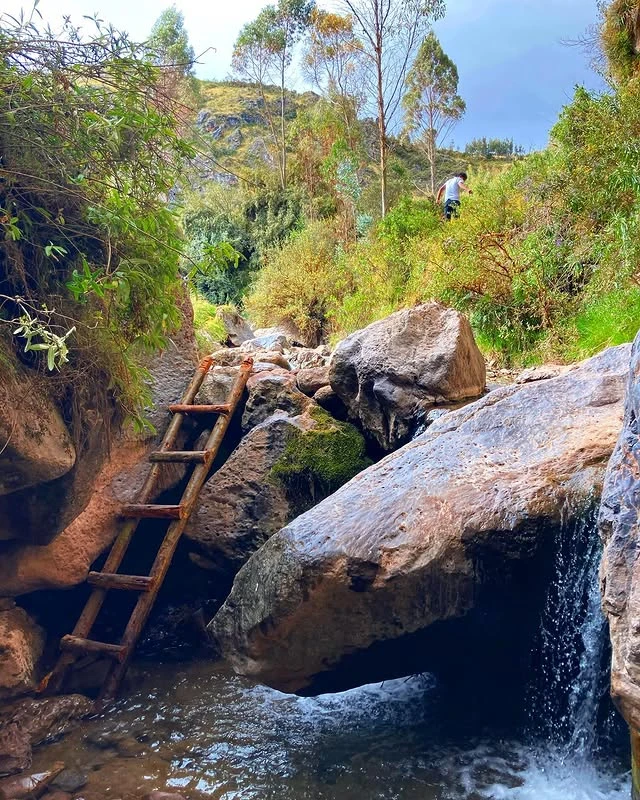 escaleraBalconDiabloCusco