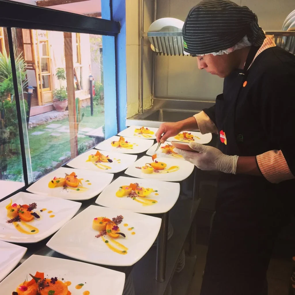 Chef preparando el buffet en el Restaurante Muña's