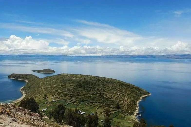 Isla Anapia vista desde el lago Titicaca Anapia Island view from Lake Titicaca