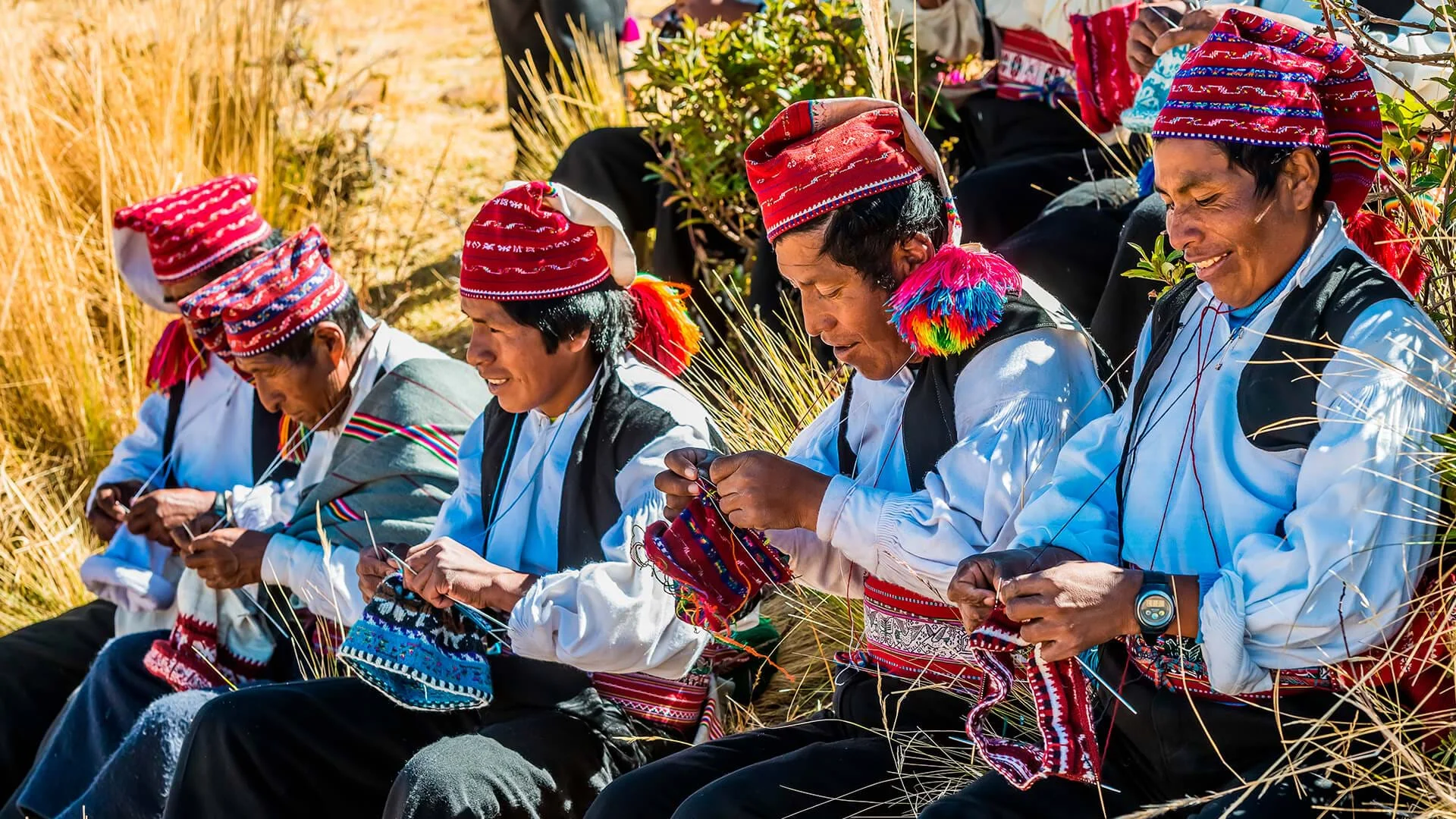 Textiles tradicionales en Isla Taquile Traditional textiles on Taquile Island
