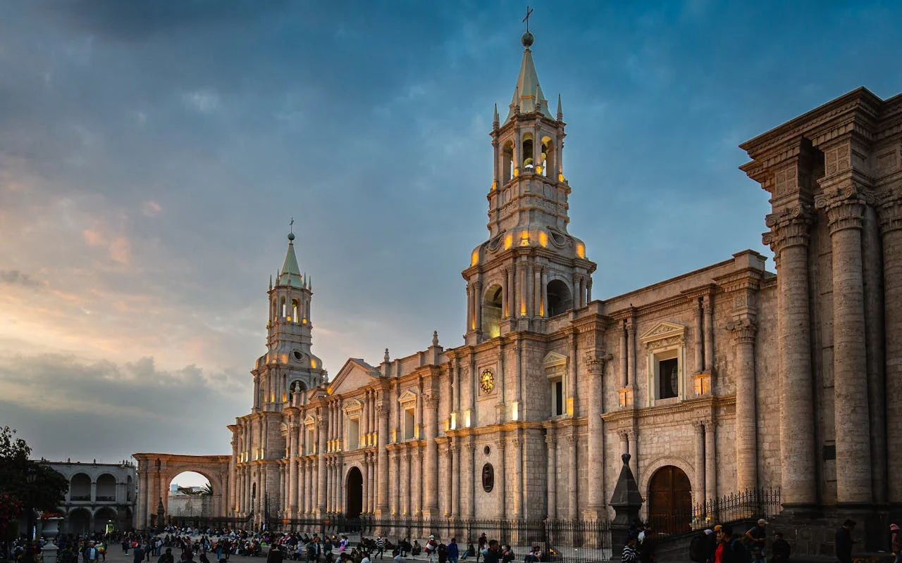 Catedral Basilica de Arequipa al atardecer Arequipa Basilica Cathedral at sunset