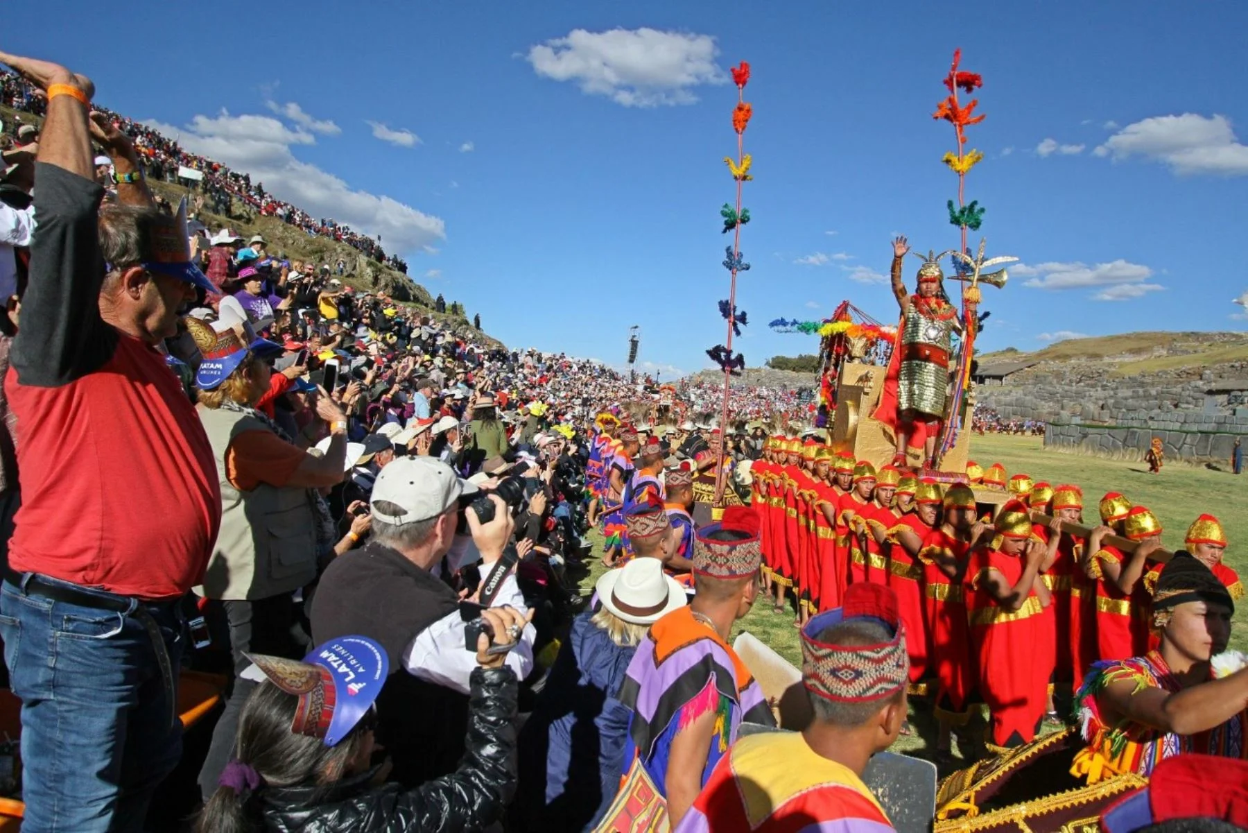 Ceremonia del Inti Raymi en Sacsayhuaman Cusco Inti Raymi ceremony at Sacsayhuamán, Cusco
