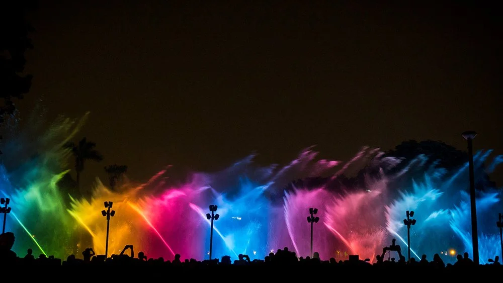 Espectaculo nocturno en la Fuente de la Fantasia Night show at the Fantasy Fountain