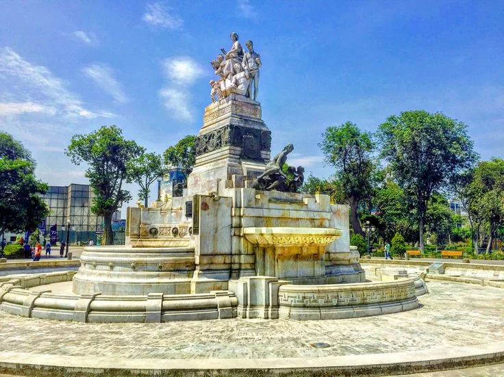 Fuente ornamental central Parque de la Exposición Lima