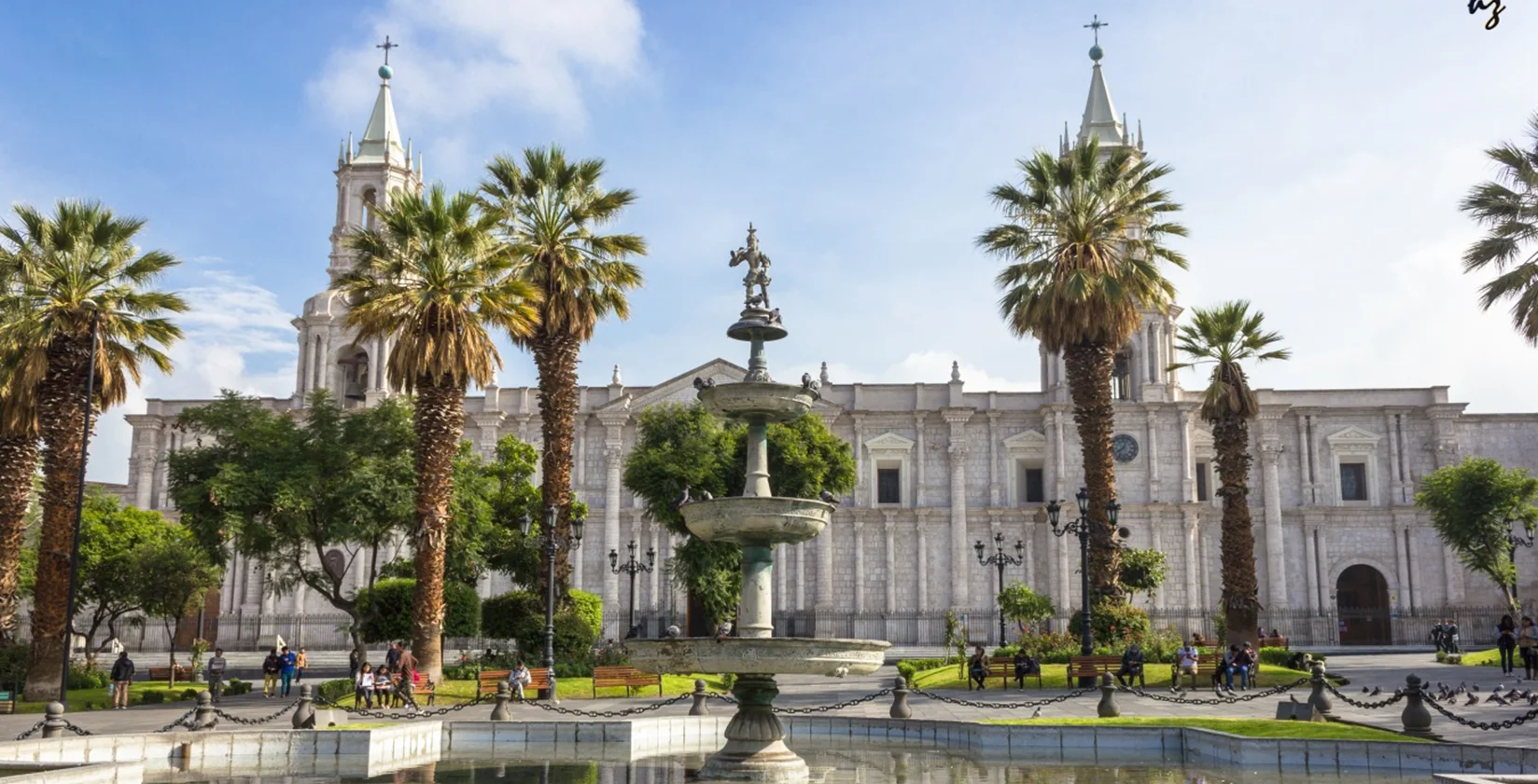 Plaza de Armas Arequipa con Catedral al fondo Main Square Arequipa with Cathedral in the background
