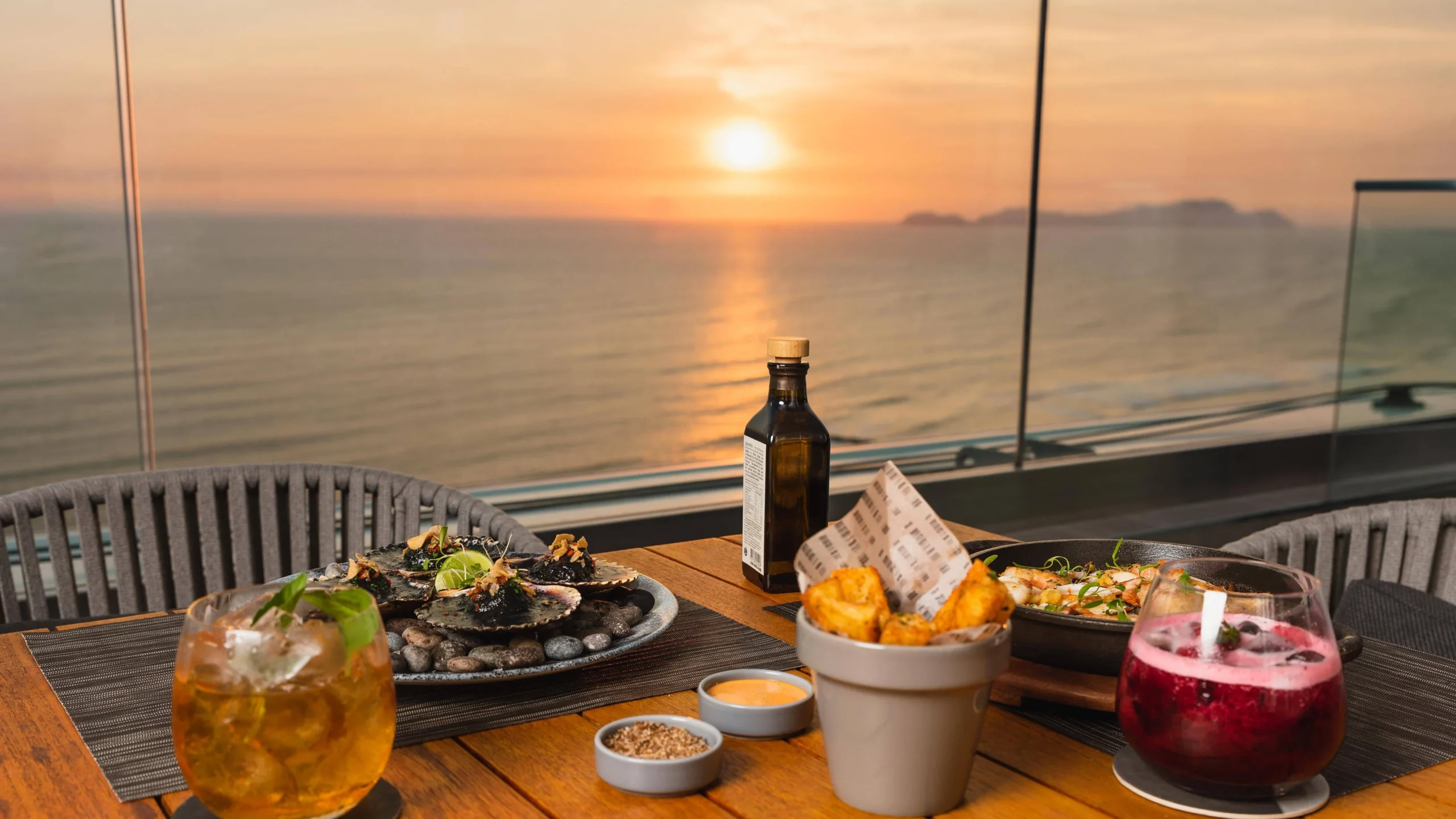 Restaurante con vista al mar en el Malecón de Miraflores