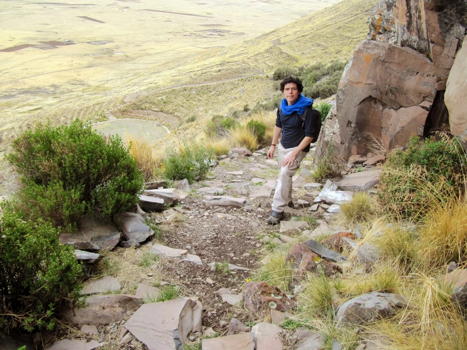 Sendero hacia el Complejo Arqueológico de Cutimbo 