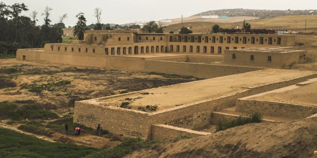 Vista panorámica del Santuario de Pachacámac en Lima