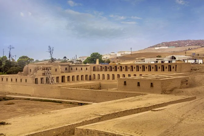 Vista panoramica del Templo del Sol en Pachacamac Vista panorámica del Templo del Sol en Pachacámac