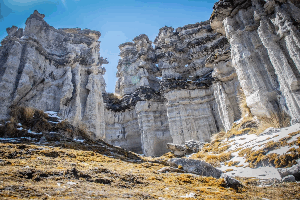 
Formações rochosas únicas na Floresta de Pedra de Macusani