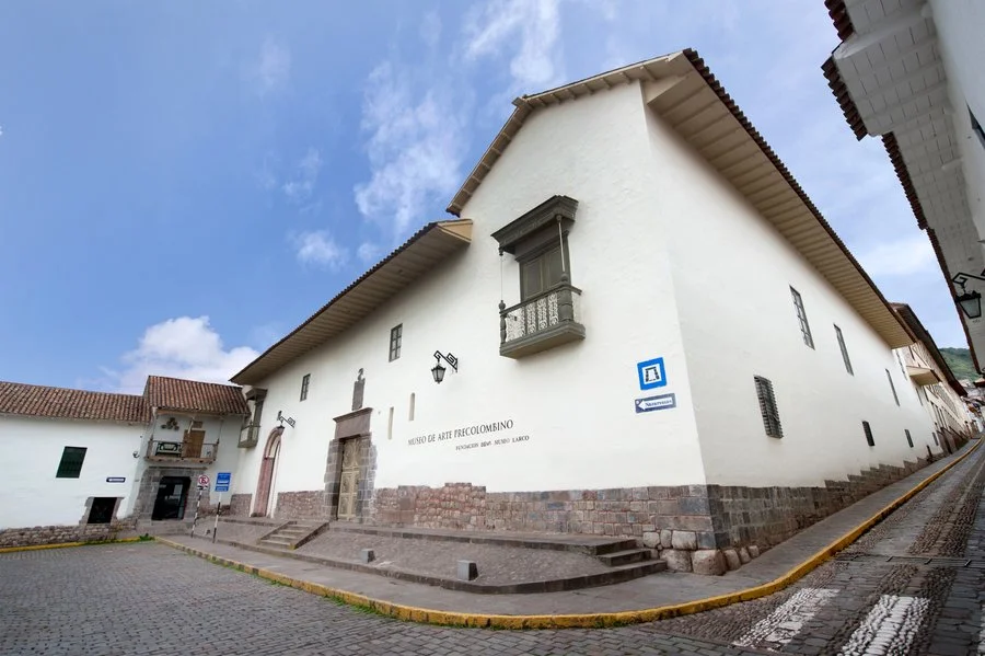 Entrada principal Museo Arte Precolombino Cusco