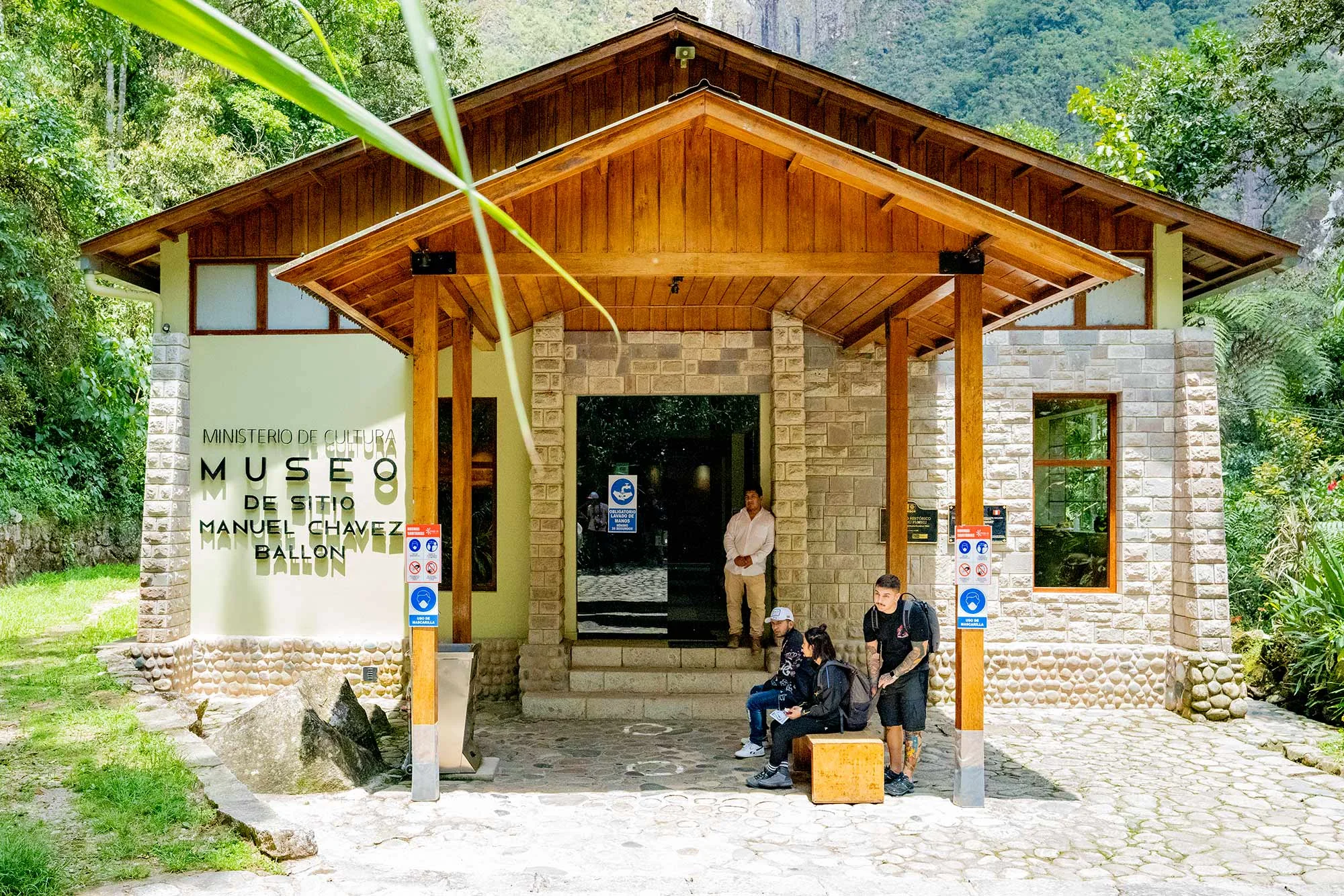Jardin botanico exterior del Museo Machu Picchu Jardín botánico exterior del Museo Machu Picchu