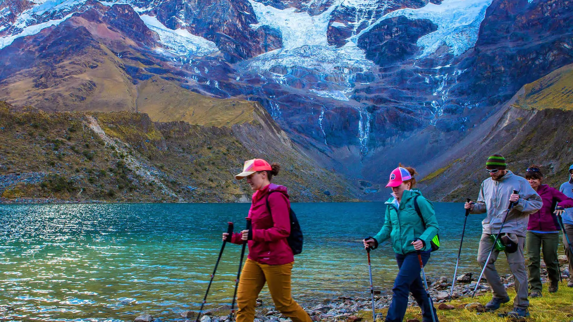 LAGUNA HUMANTAY CON TURISTAS Humantay Lake with tourists