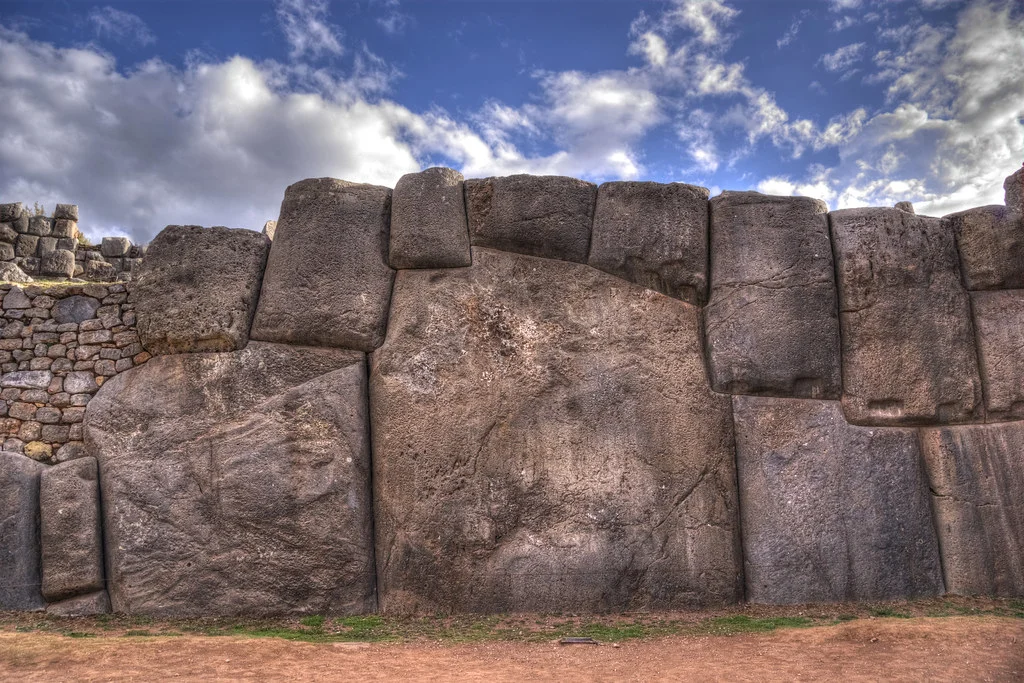 Muros ciclopeos de Sacsayhuaman en Cusco Cyclopean walls of Sacsayhuaman in Cusco