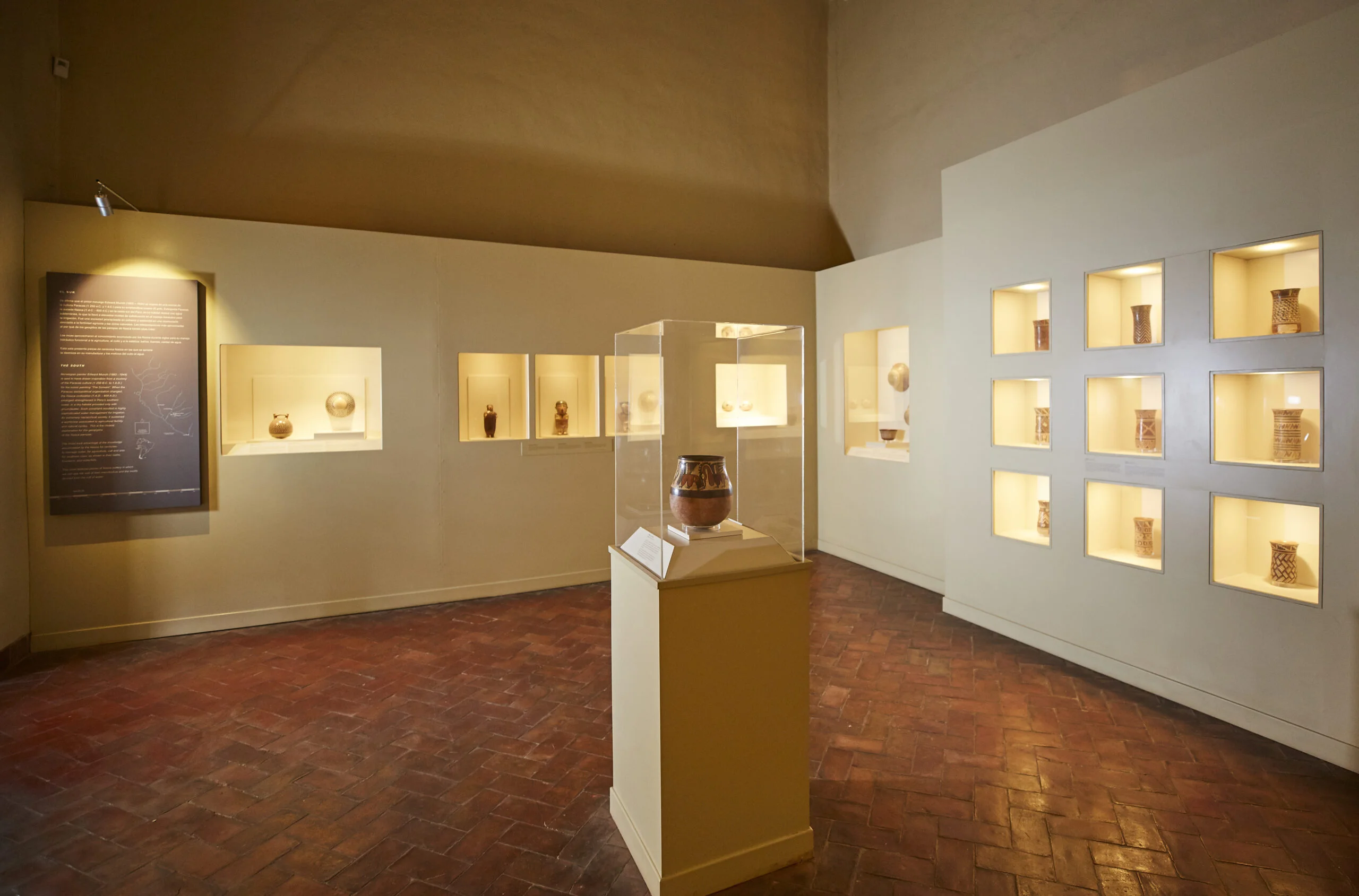 Sala exposición piezas precolombinas MAP Cusco