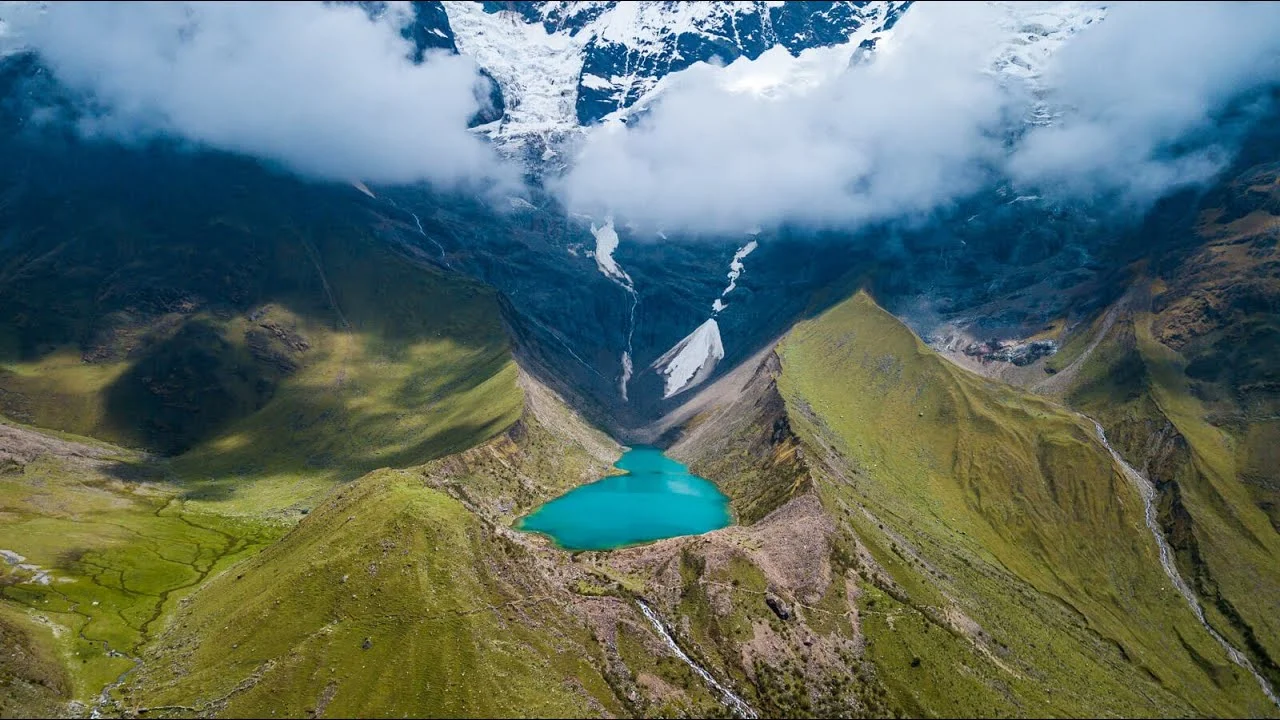 laguna humantay en los andes Humantay Lake in the Andes