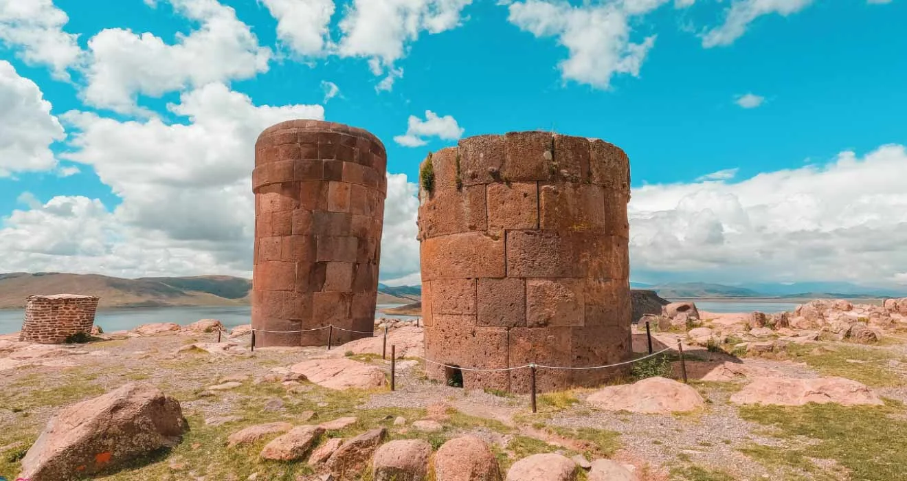 Chullpas de Sillustani Chullpas de Sillustani