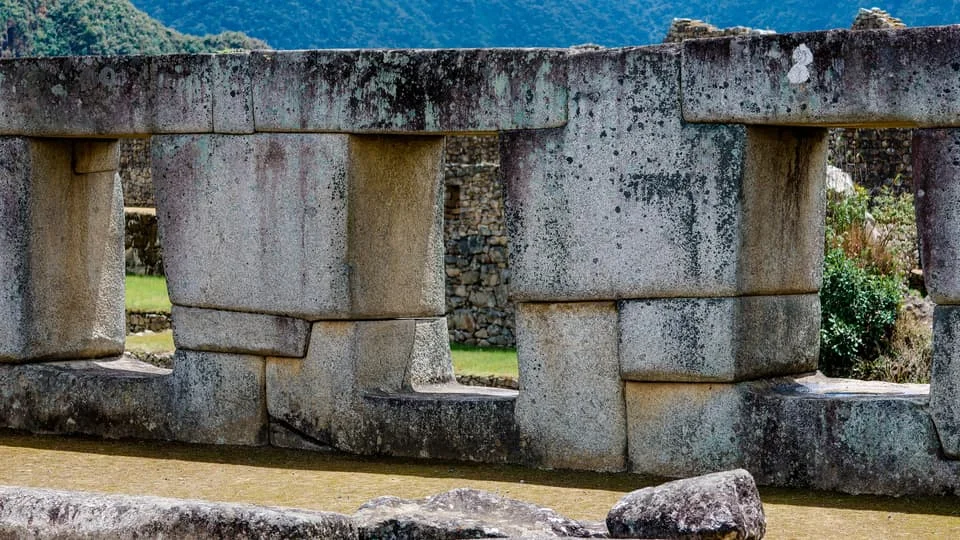 El Templo de las Tres Ventanas El Templo de las Tres Ventanas