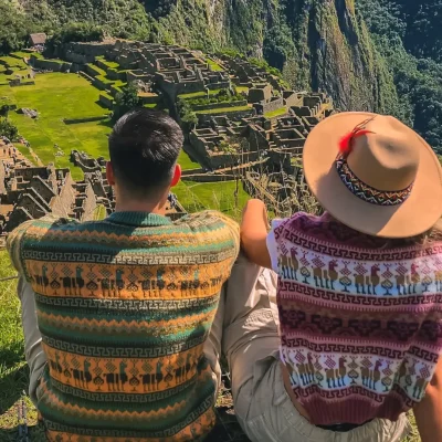 Turistas admirando Machu Picchu