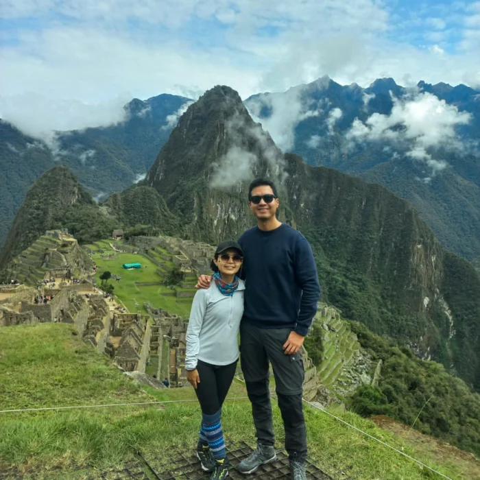 Pareja Turista Mirador Machu Picchu