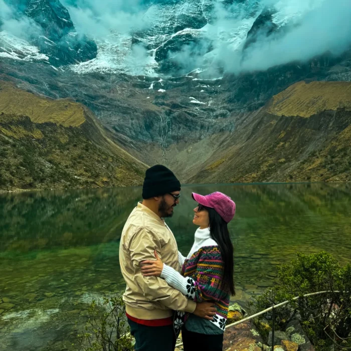 Pareja Turistas Laguna Humantay