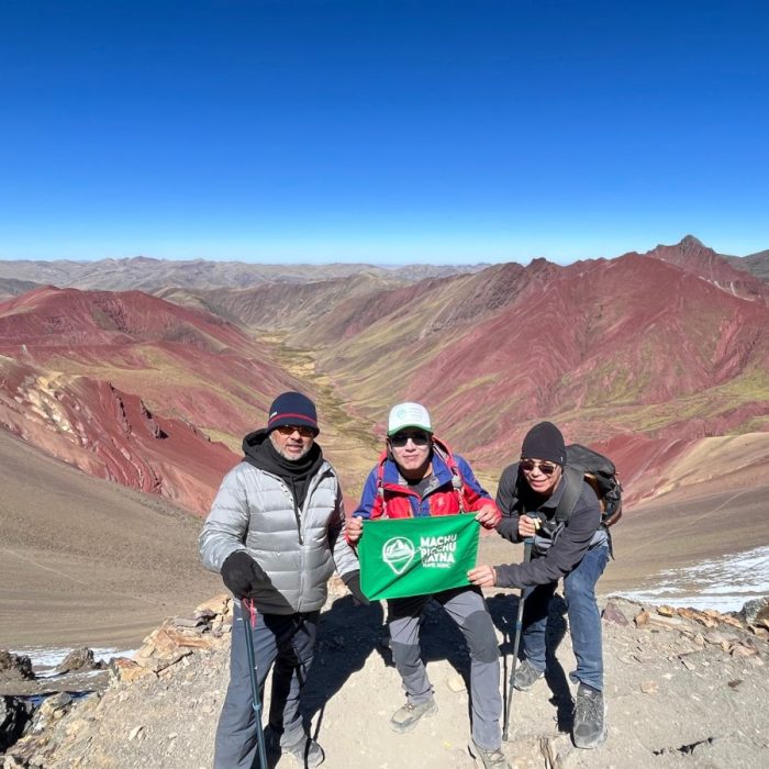 senderismo montaña de colores