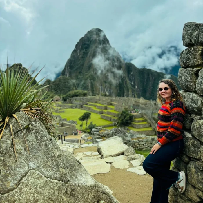 Turista Posando Machu Picchu