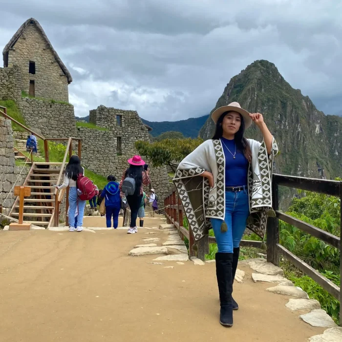 Turista Posando Montaña Machu Picchu