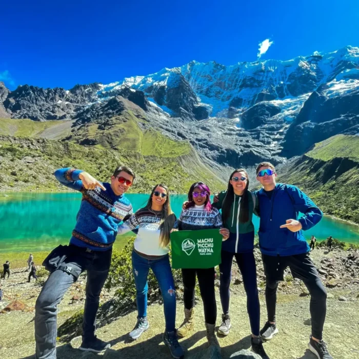 Turistas Laguna Humantay